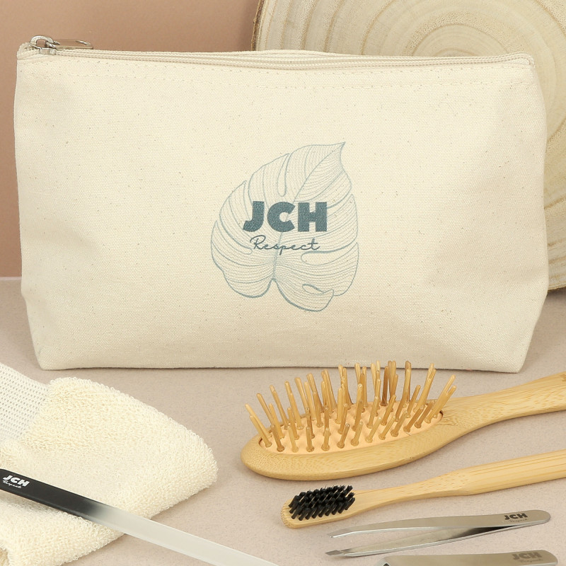 Photo d'ambiance avec la trousse en coton de chez JCH Respect.